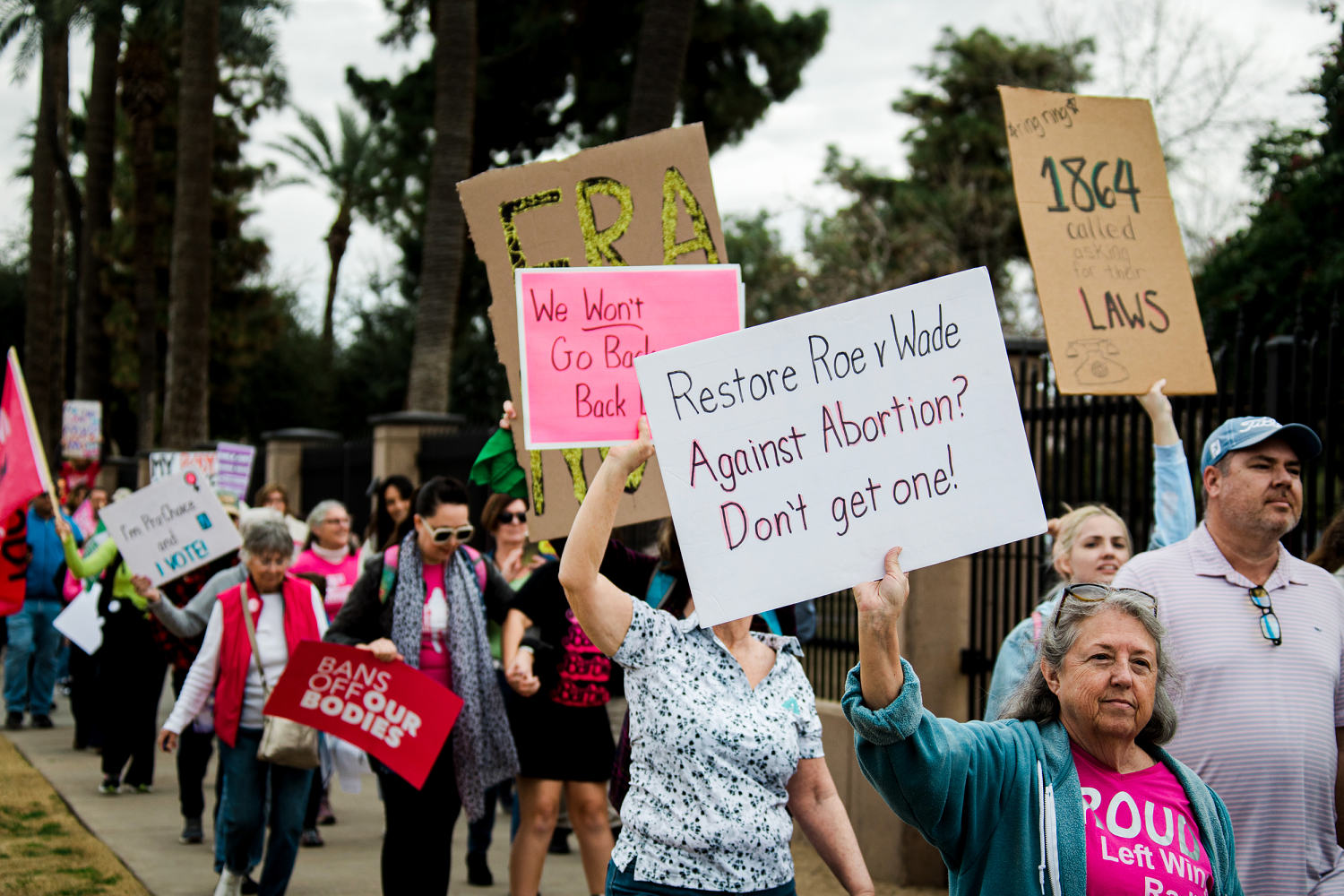 Chaos and confusion ensue at abortion clinics after Arizona court rules 1864 ban is enforceable