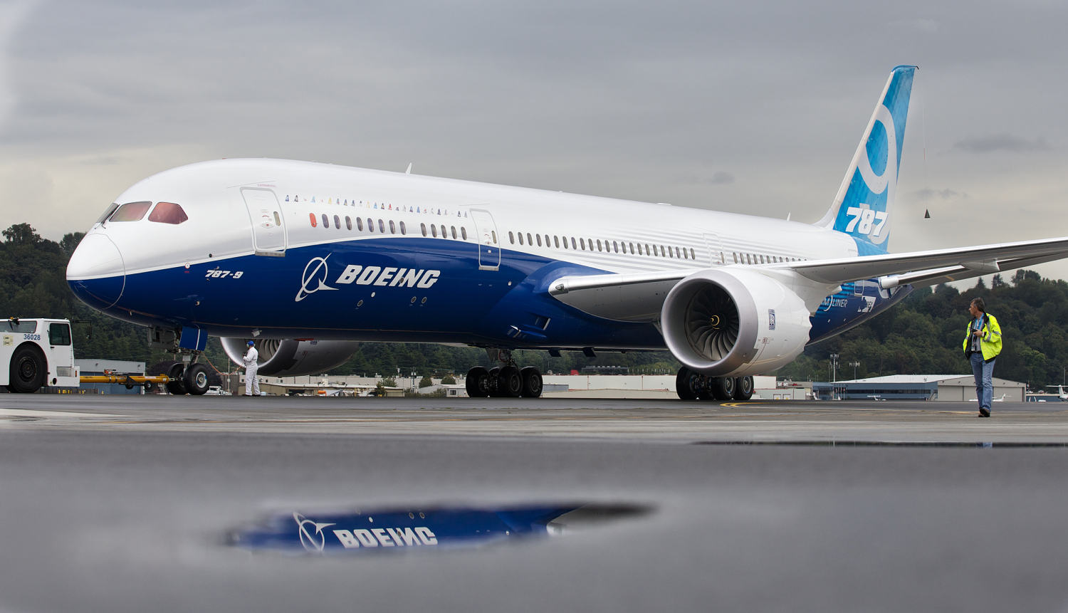 Boeing whistleblower says the Dreamliner 787 could 'break apart' because of safety flaws, report says