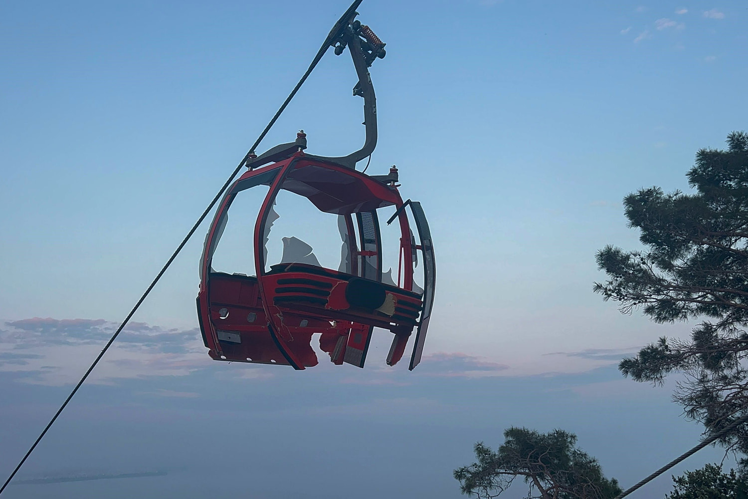 174 people stranded in the air are rescued, almost a day after a fatal cable car accident in Turkey