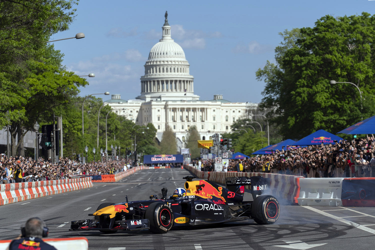 Red Bull Formula 1 team turns Washington's iconic Pennsylvania Ave into a race track