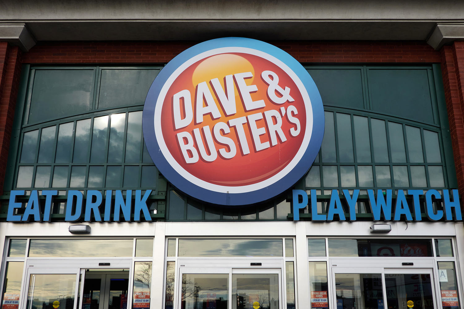 Dave & Buster's plan to allow betting on arcade games draws scrutiny
