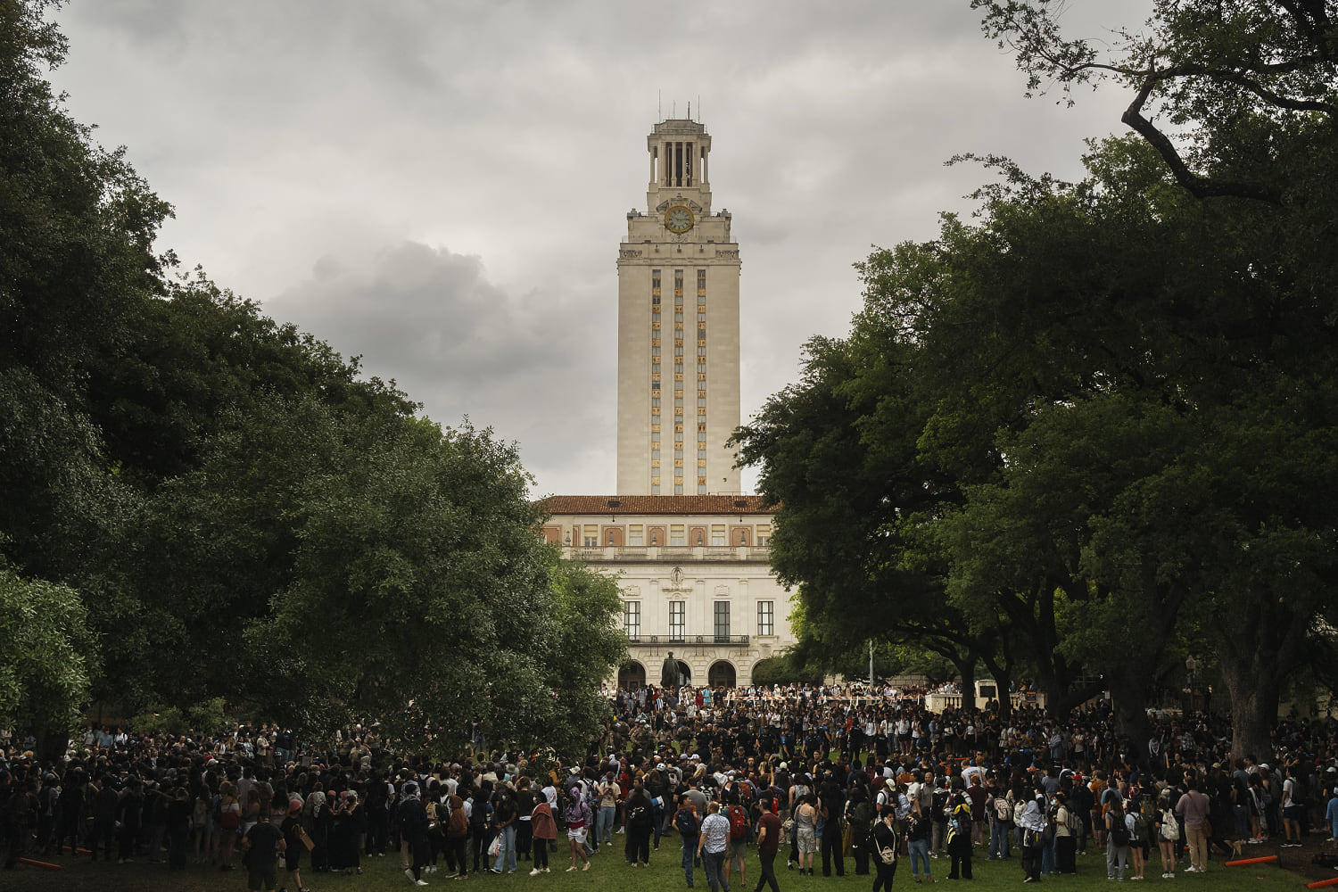 UT Austin students get civil rights group’s help for Latinx Graduation canceled by DEI cuts