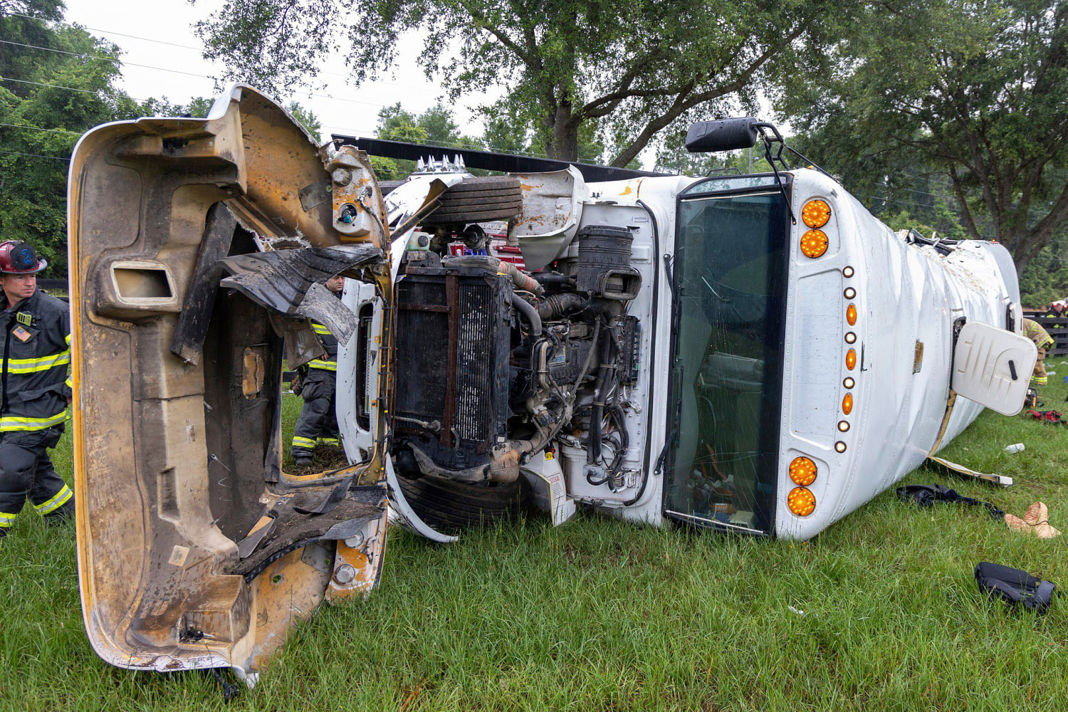 8 dead after bus carrying farm workers in Florida hit by truck; driver of truck charged with DUI