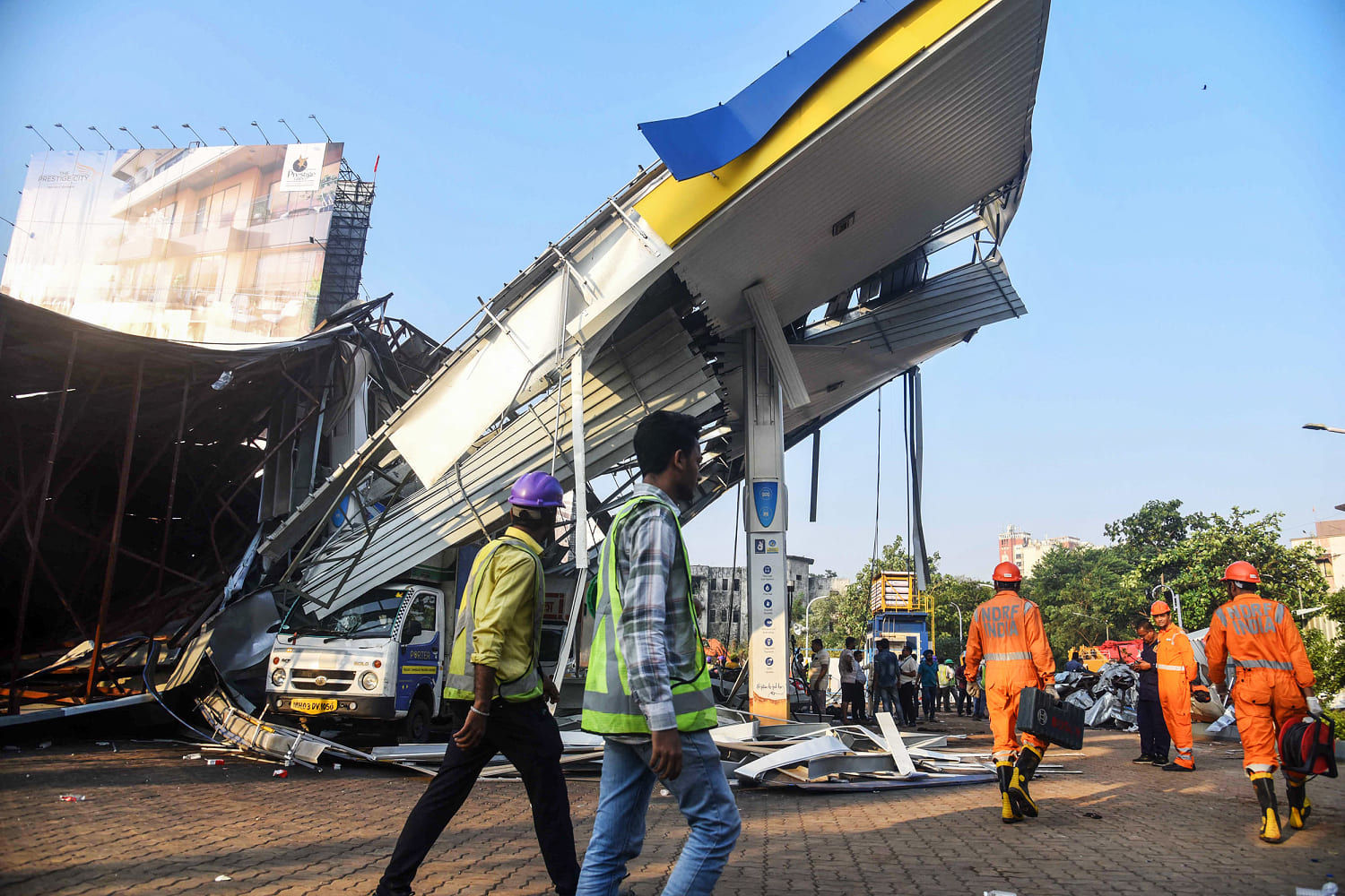 Giant billboard collapse kills at least 14 in Mumbai