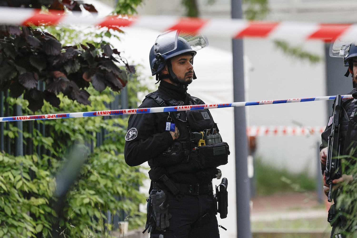 Police fatally shoot a man suspected of planning to set fire to a synagogue in Paris