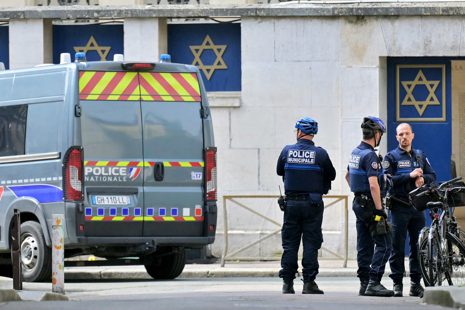 Police fatally shoot a man suspected of planning to set fire to a synagogue in France