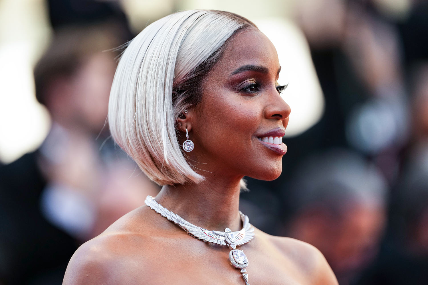 Kelly Rowland appears to clash with Cannes red carpet usher after being rushed up stairs