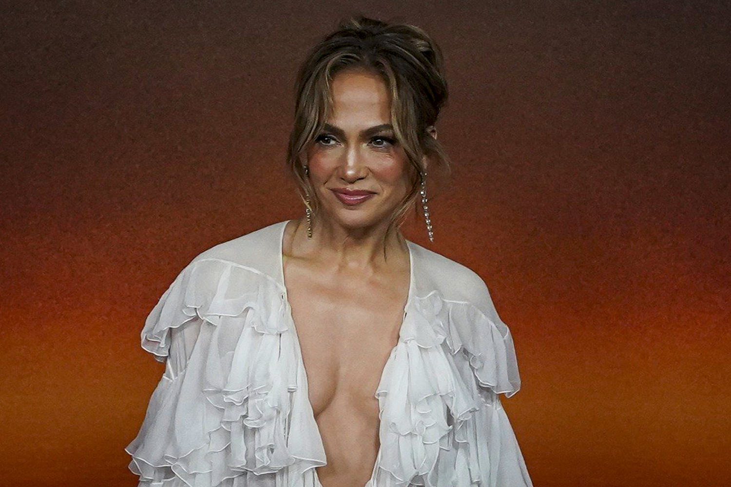 Jennifer Lopez cancels summer tour to spend time with family and friends