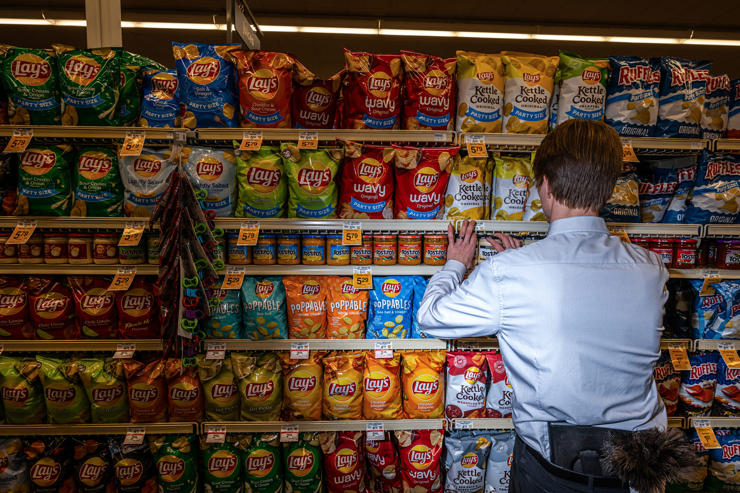 Could mandating nutrition labels on the front of food packages lower obesity rates?