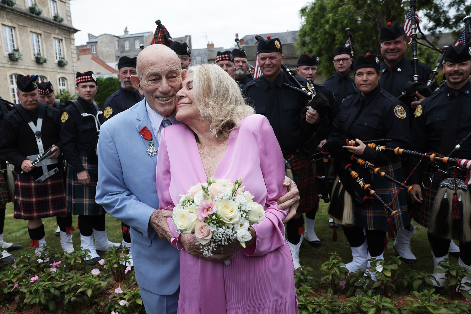 100-year-old U.S. veteran returns to Normandy and marries bride after D-Day memorials