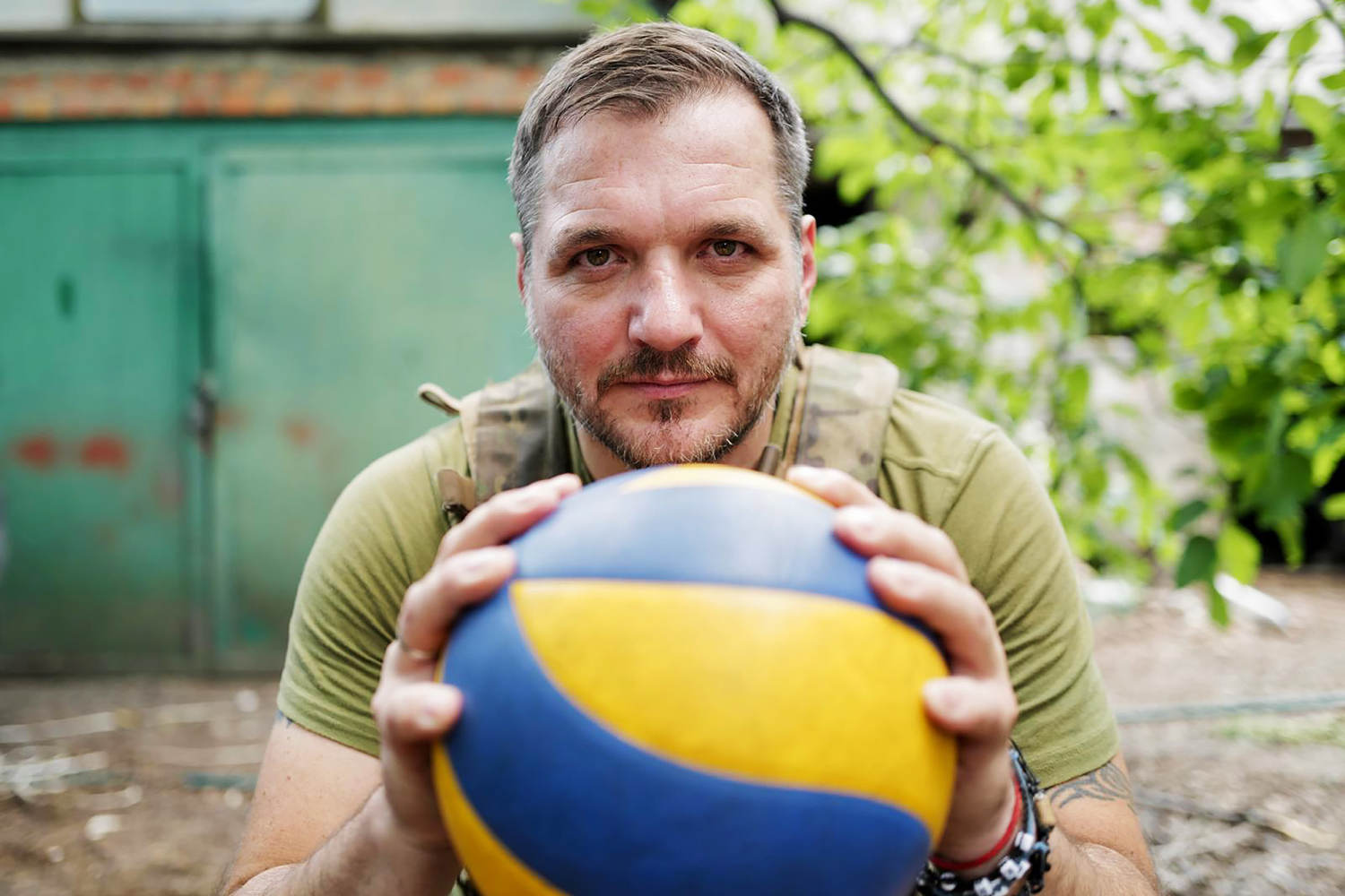 Ukrainian Paralympian practices his volleyball spike when he’s not flying drones over Russian troops