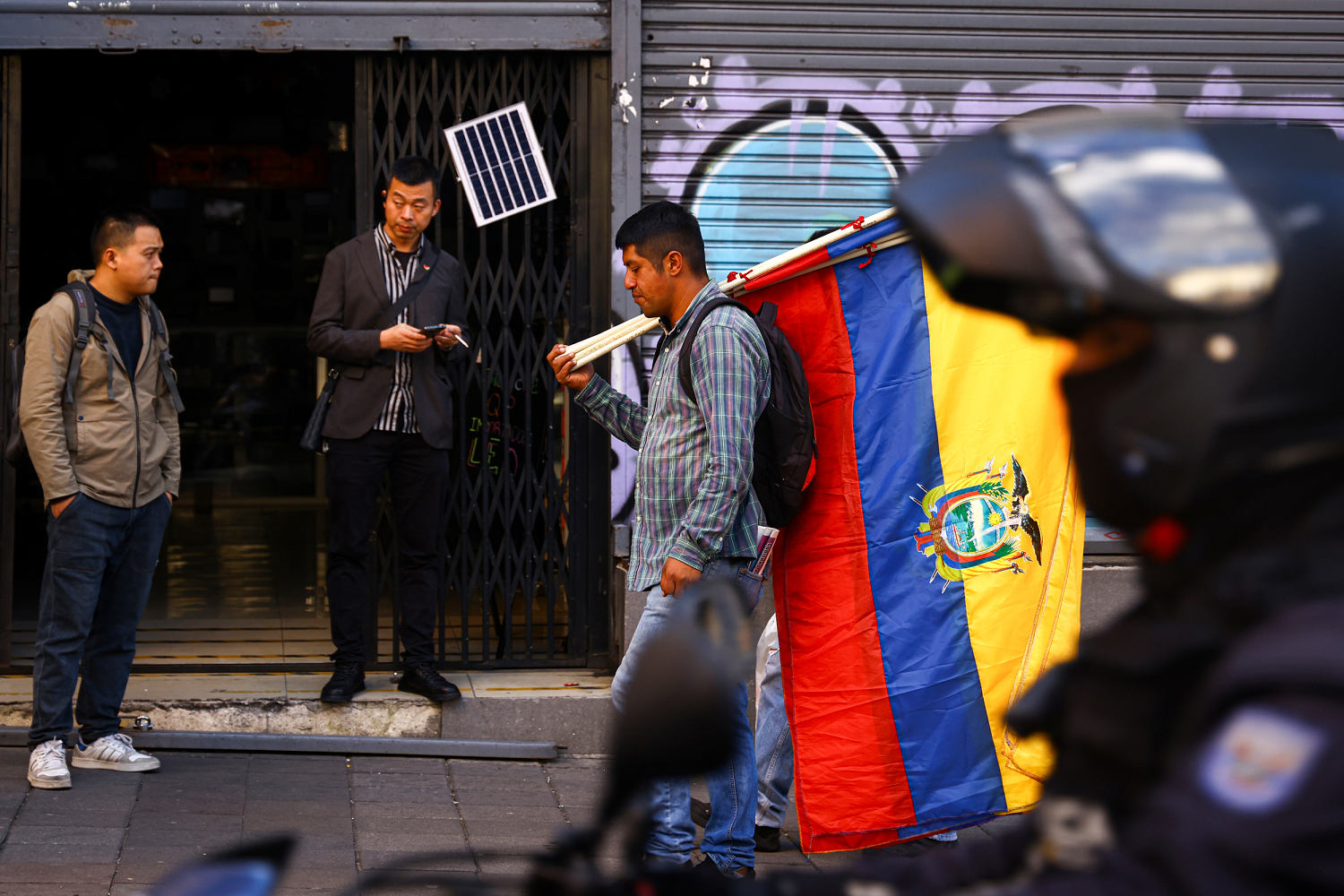 Ecuador reinstates visa requirement for Chinese travelers 