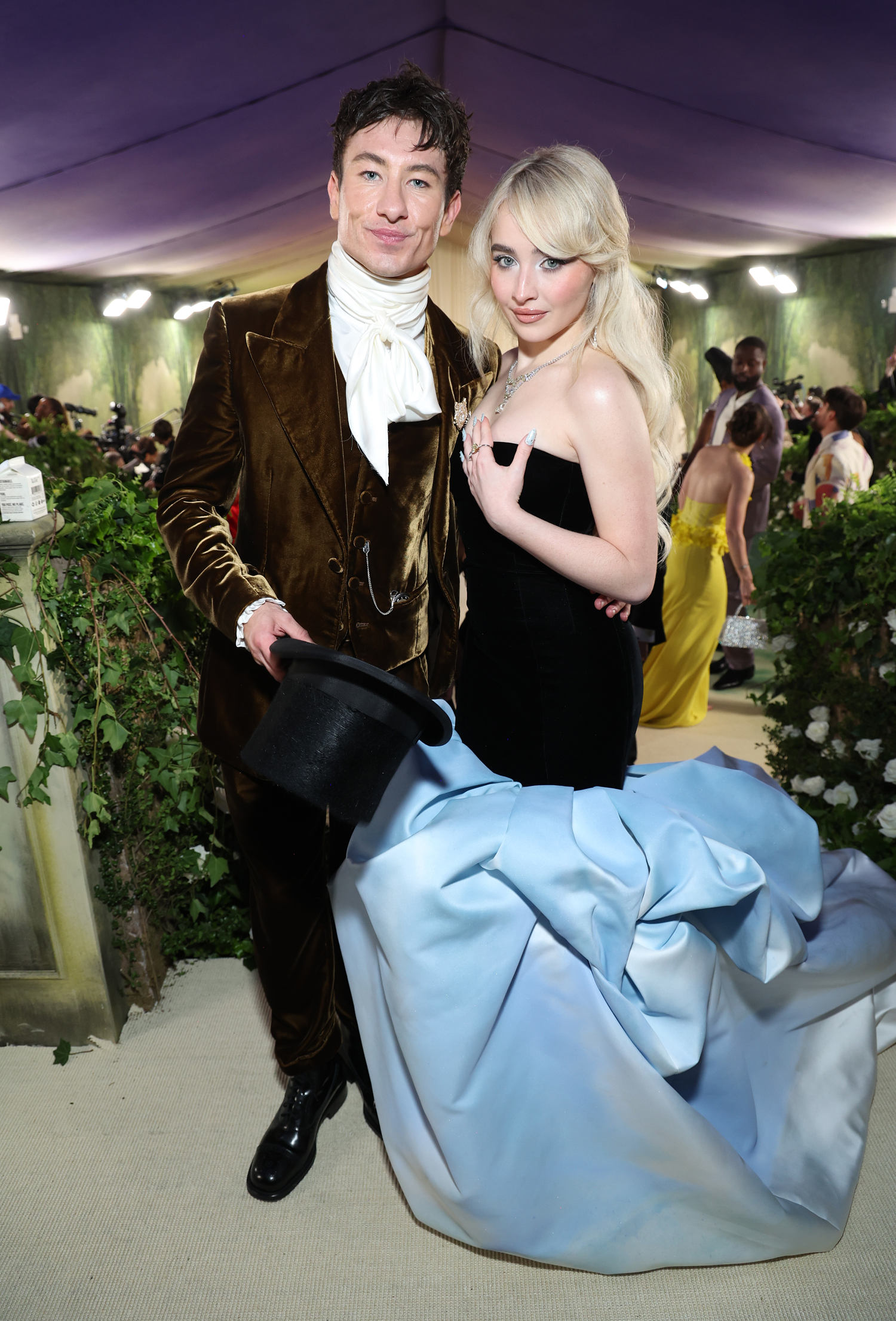 Barry Keoghan and Sabrina Carpenter get their PDA on in her new music video
