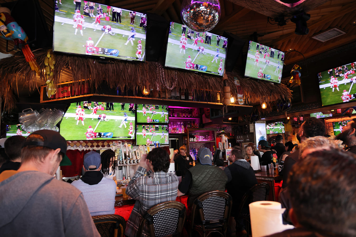 NFL-backed group lines up 'Sunday Ticket' streaming for bars, restaurants