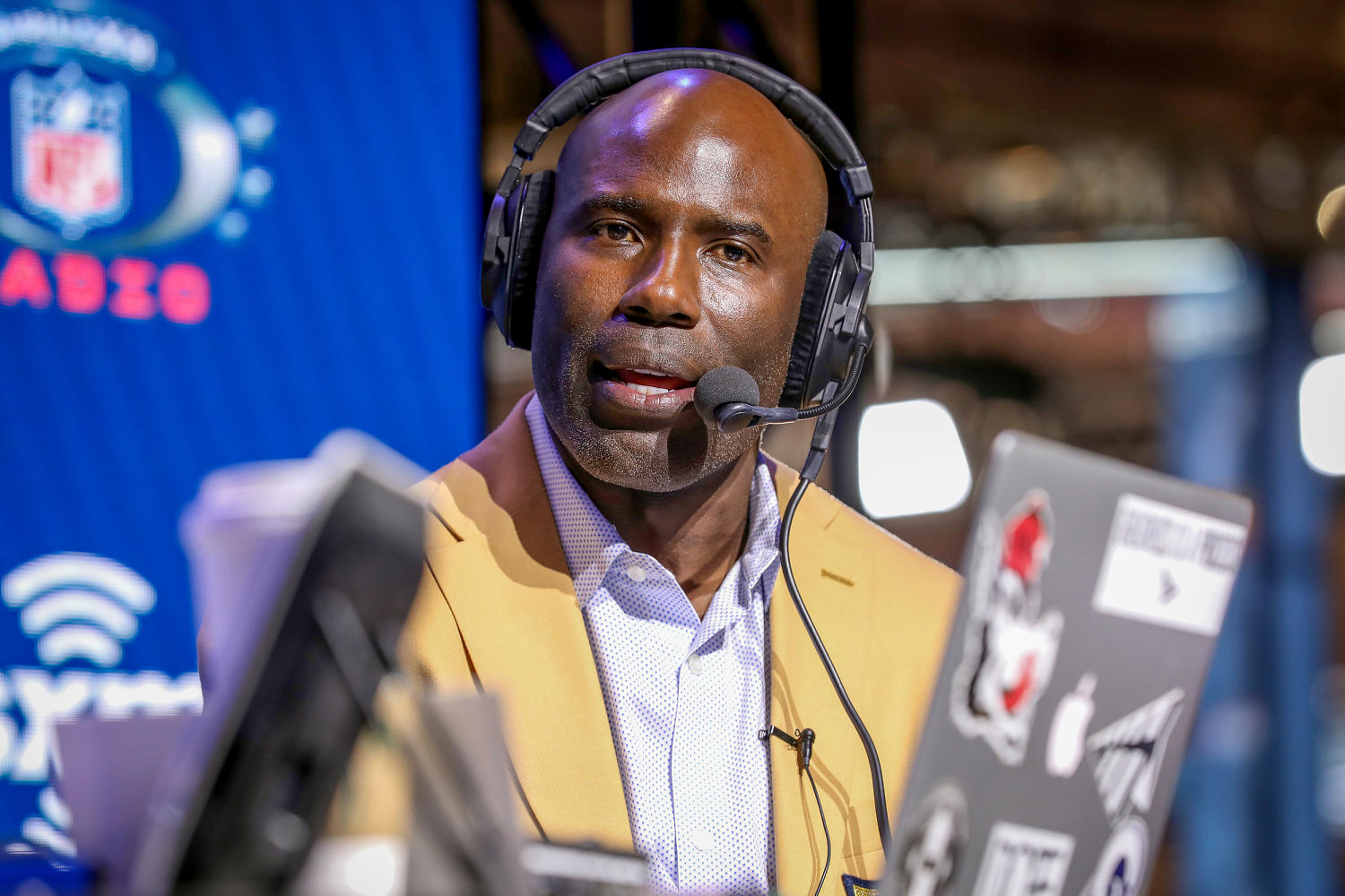 Football Hall of Famer Terrell Davis believes race played role in handcuff removal from United flight