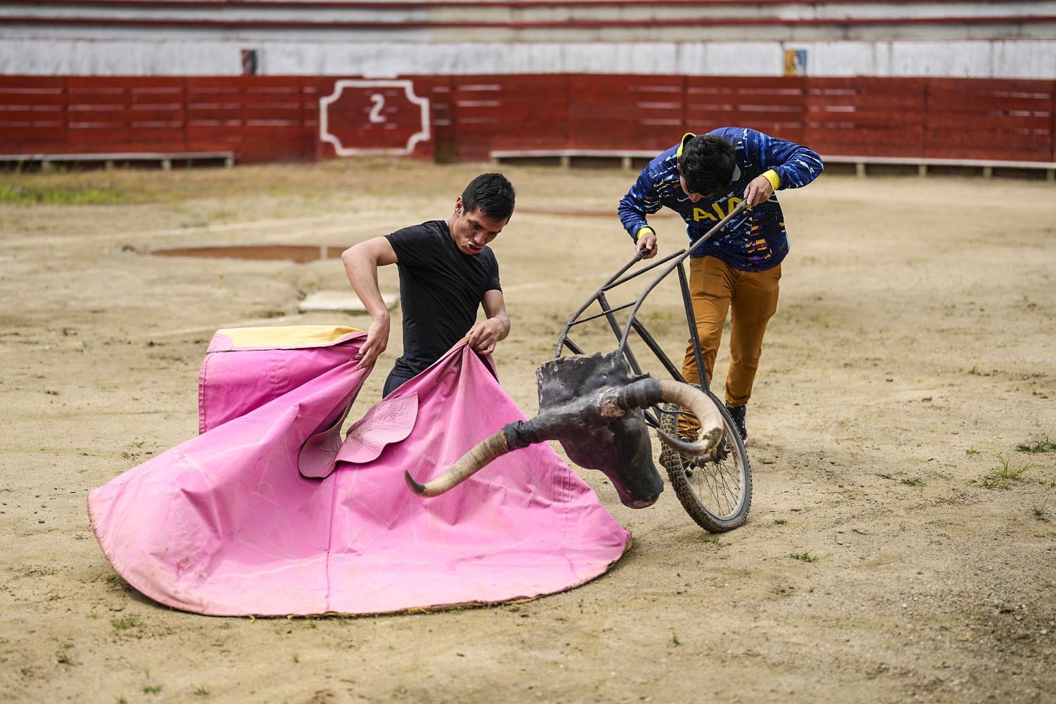 Colombian bullfighters opposed to new ban say they'll keep at it