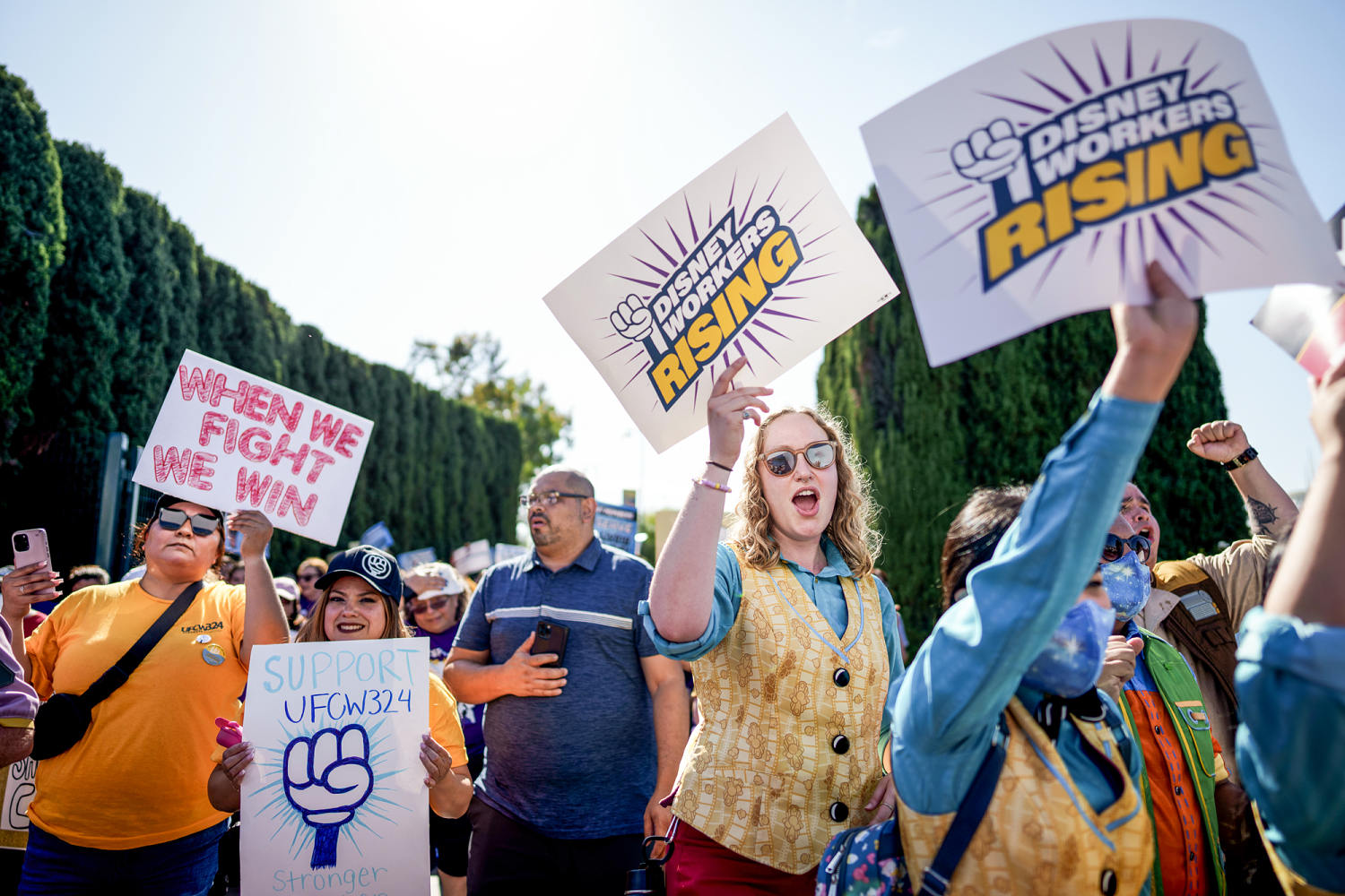 Disneyland workers reach tentative deal with company, averting strike