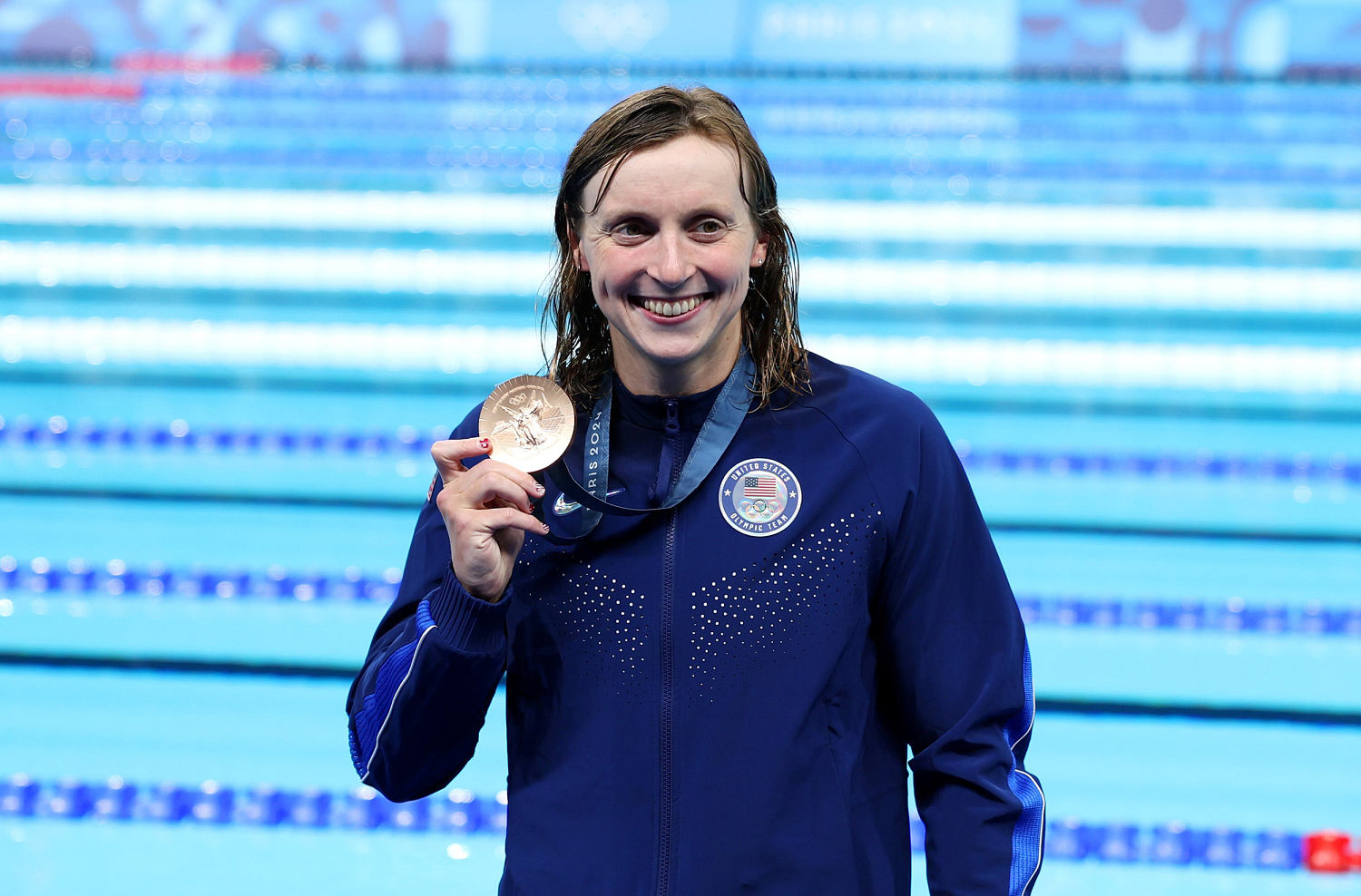 Katie Ledecky wins 1,500 free, tying Jenny Thompson's record for most gold medals by a female swimmer