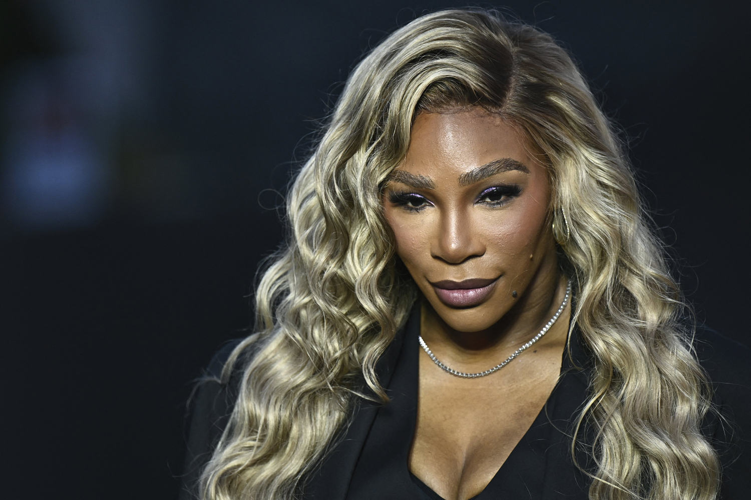 Serena Williams reveals she had grapefruit-size cyst removed from her neck