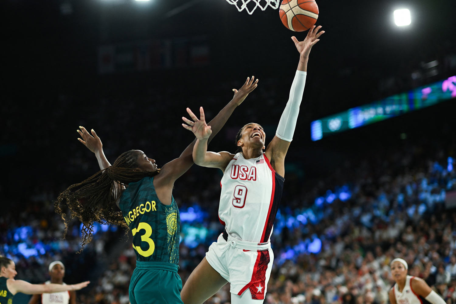 U.S. women blow out Australia, advance to gold medal basketball game