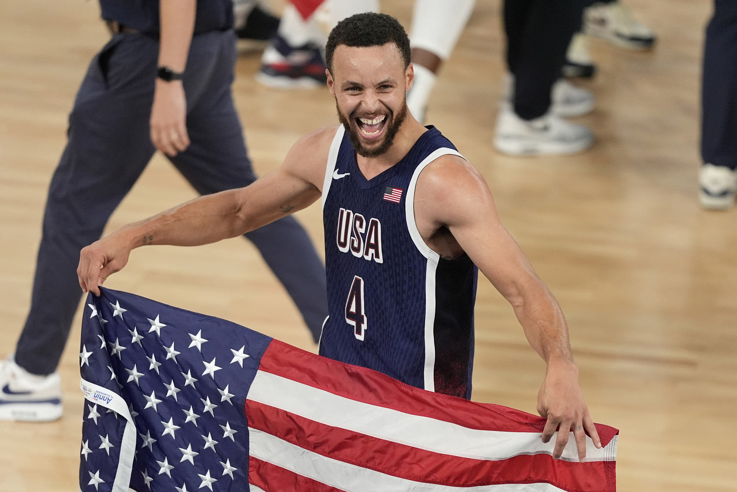 Steph Curry leads Team USA to fifth straight gold medal in men's basketball 