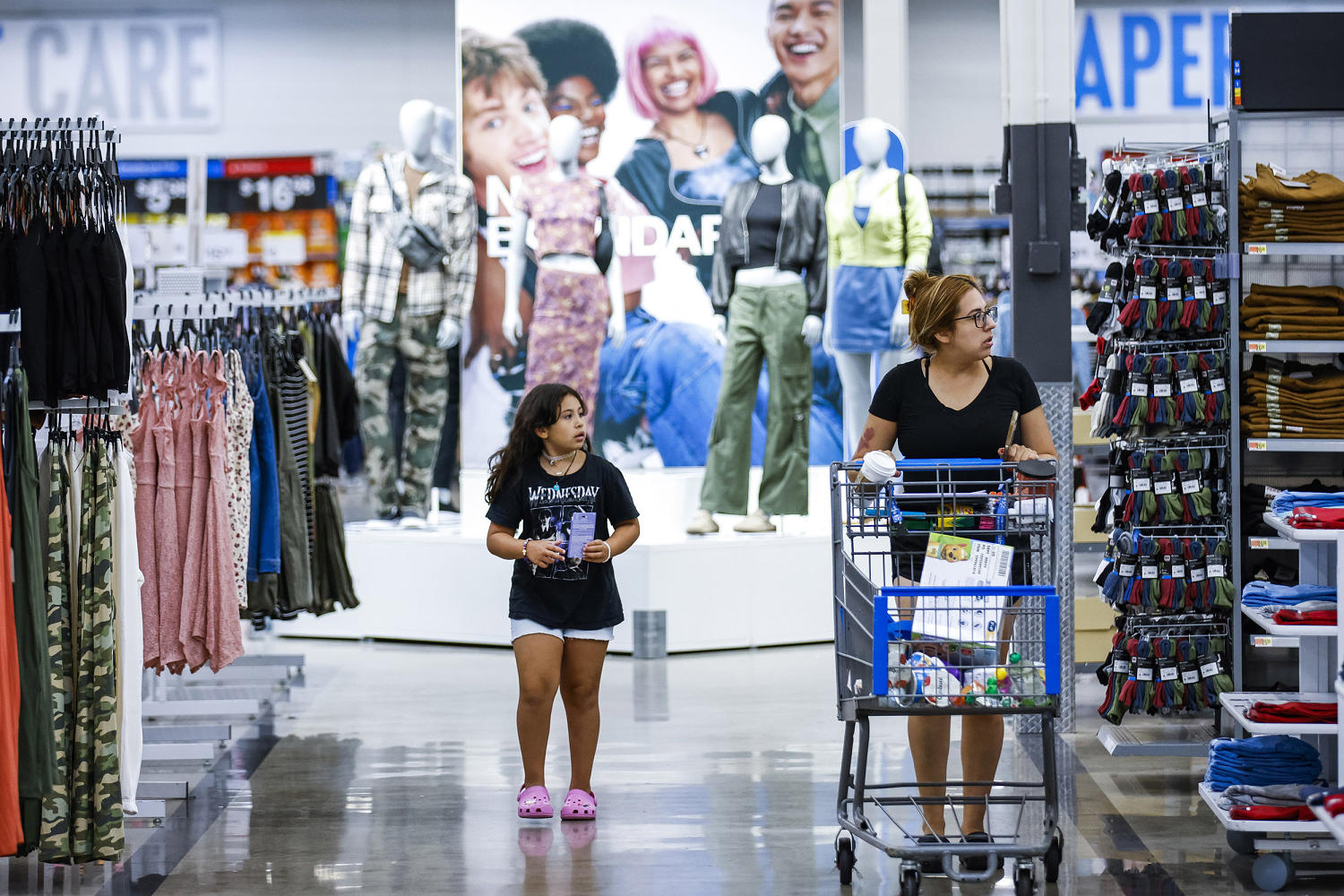 What recession? Walmart says consumers are still spending