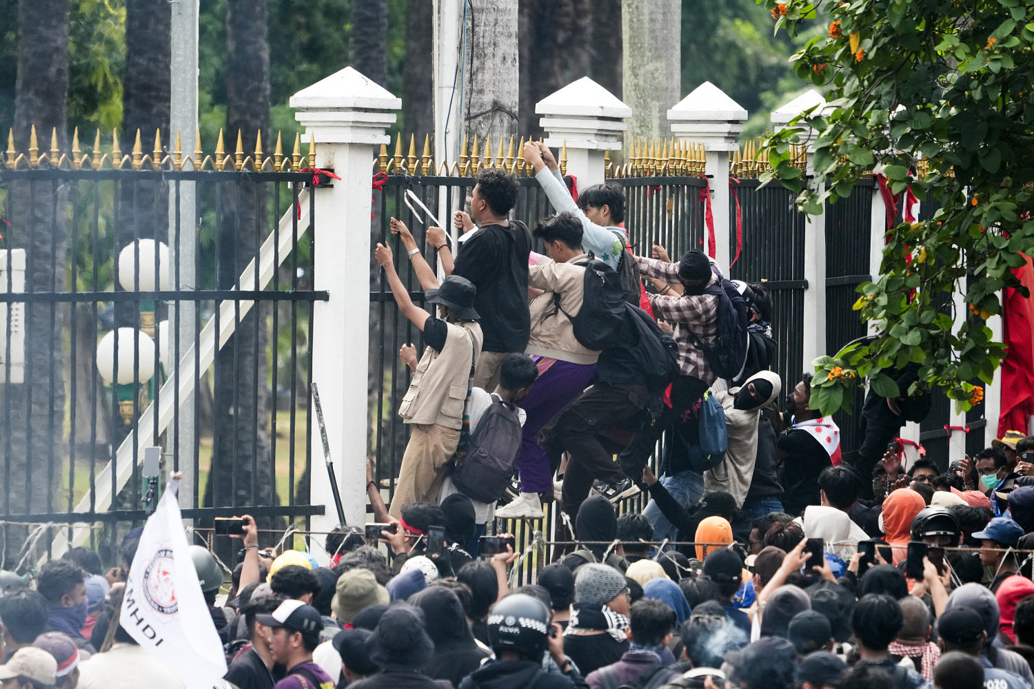 Thousands attempt to storm Indonesia parliament to protest election law changes