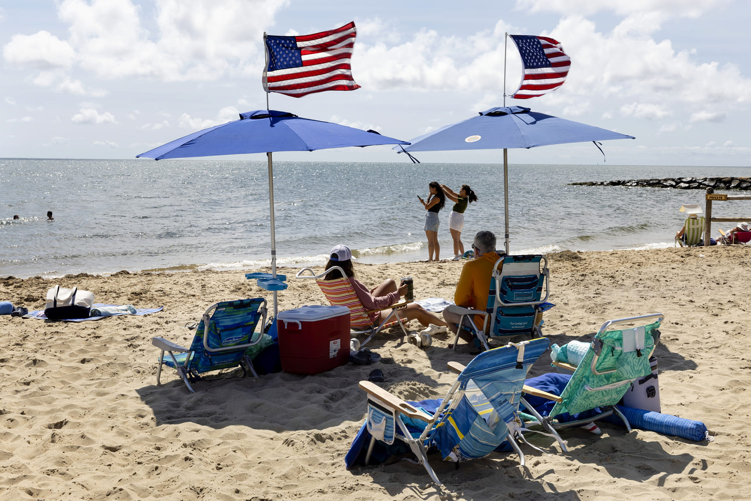 Travelers hit the road for the long Labor Day weekend