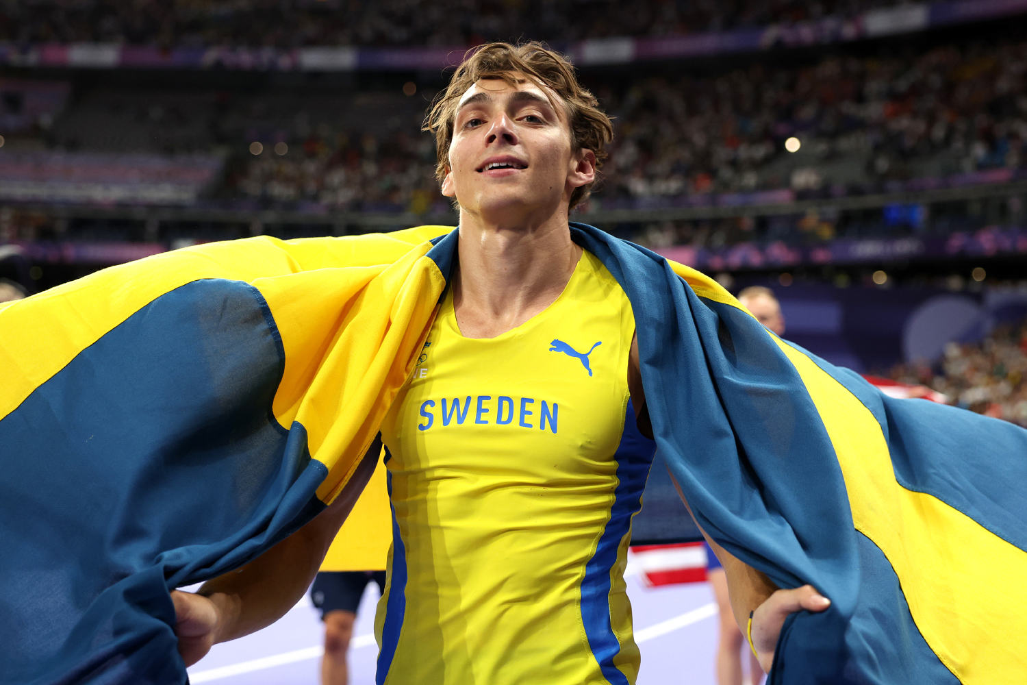 Swedish pole vaulter Armand Duplantis thrills the world with death-defying vault