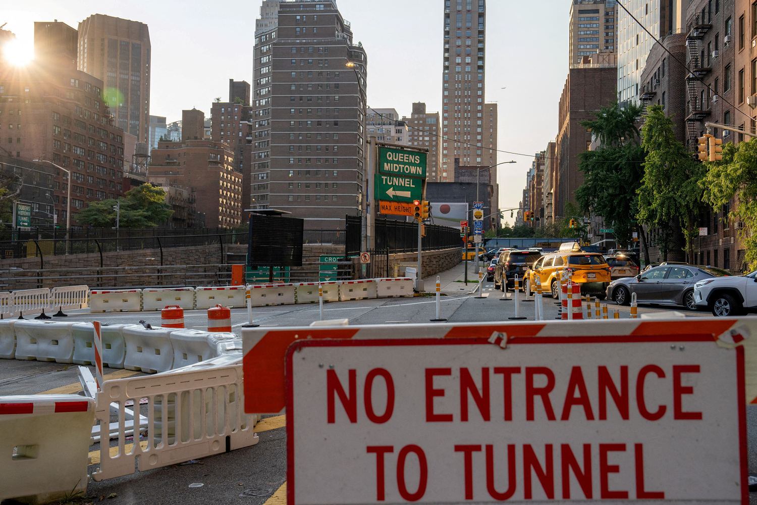 Water leaks into Manhattan tunnel due to drilling mistake, snarling traffic