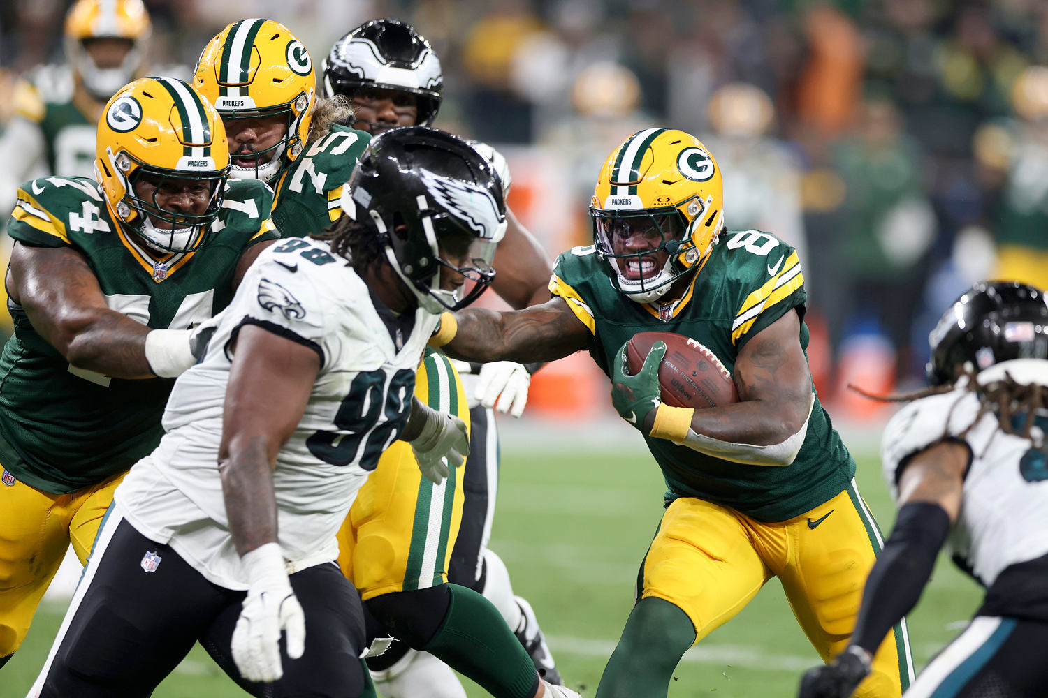 Packers lead 19-14 versus Eagles in back-and-forth second quarter