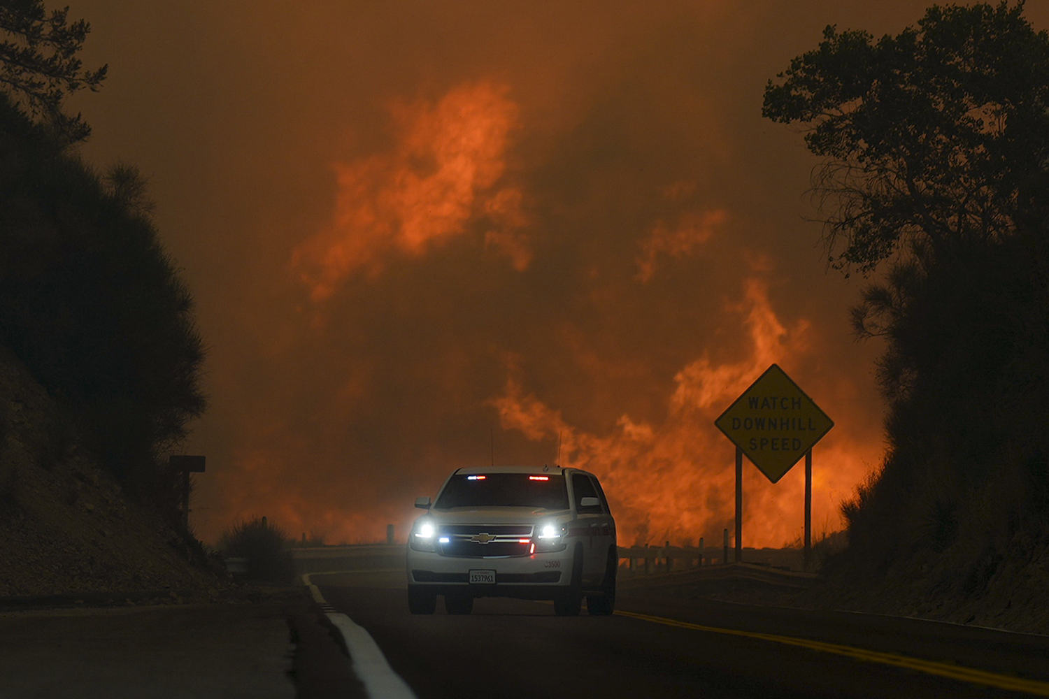 Lightning could worsen wildfire east of L.A. already threatening 35,000 homes and buildings