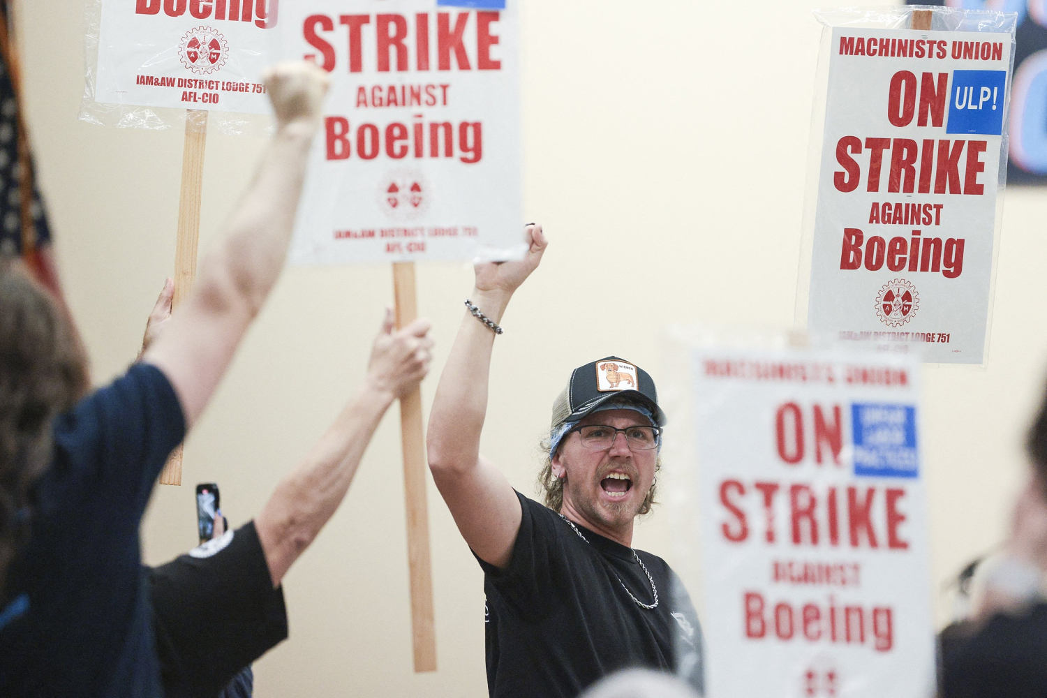 Boeing workers overwhelmingly reject contract, prepare to strike