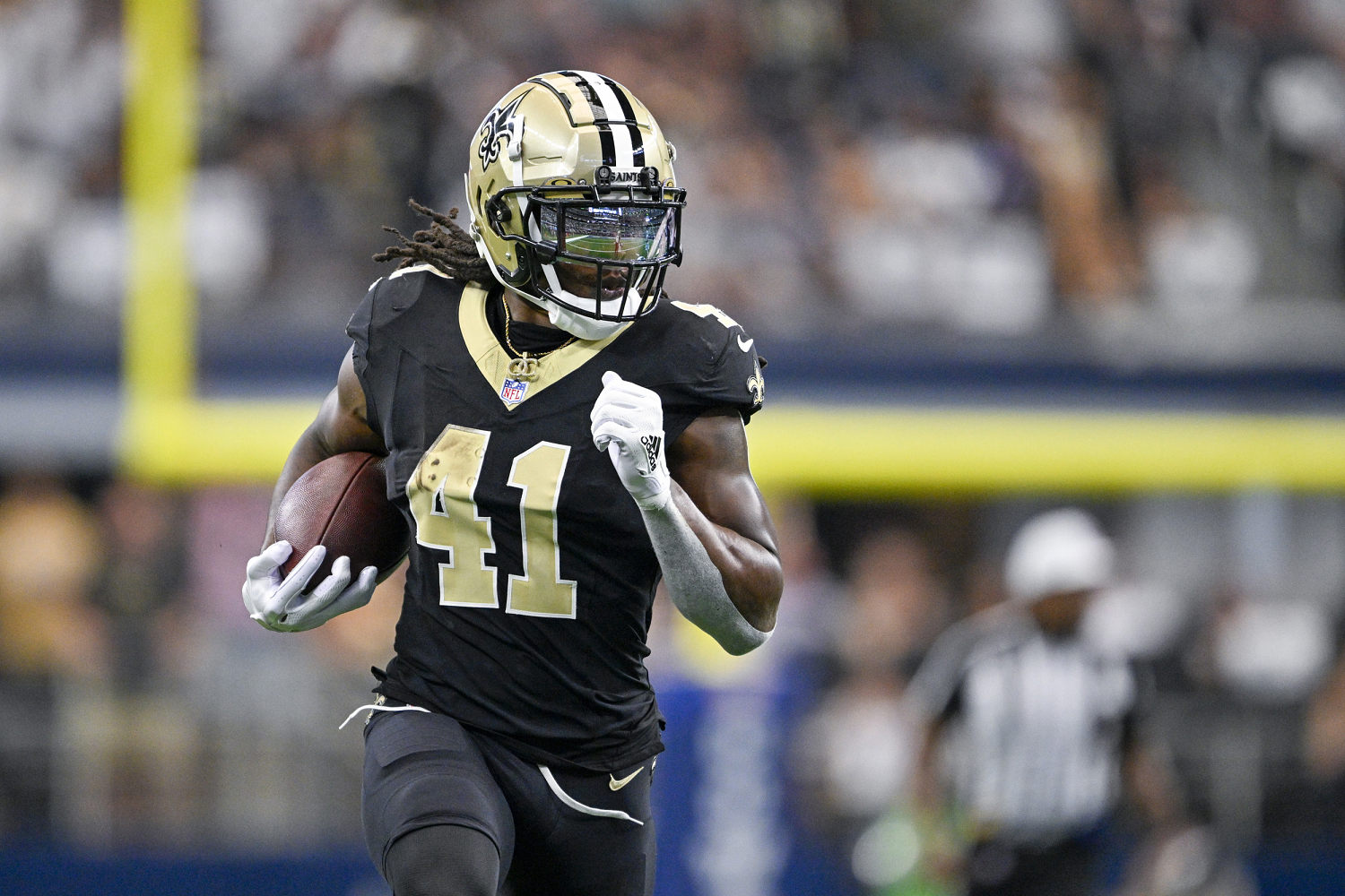 Alvin Kamara scores 4 touchdowns as Saints dominate Cowboys in Dallas