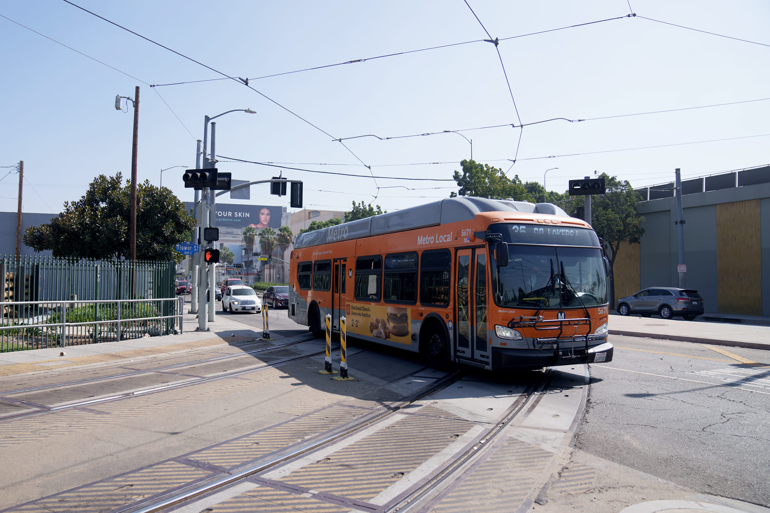 Suspected bus hijacking in Los Angeles leaves one person seriously injured