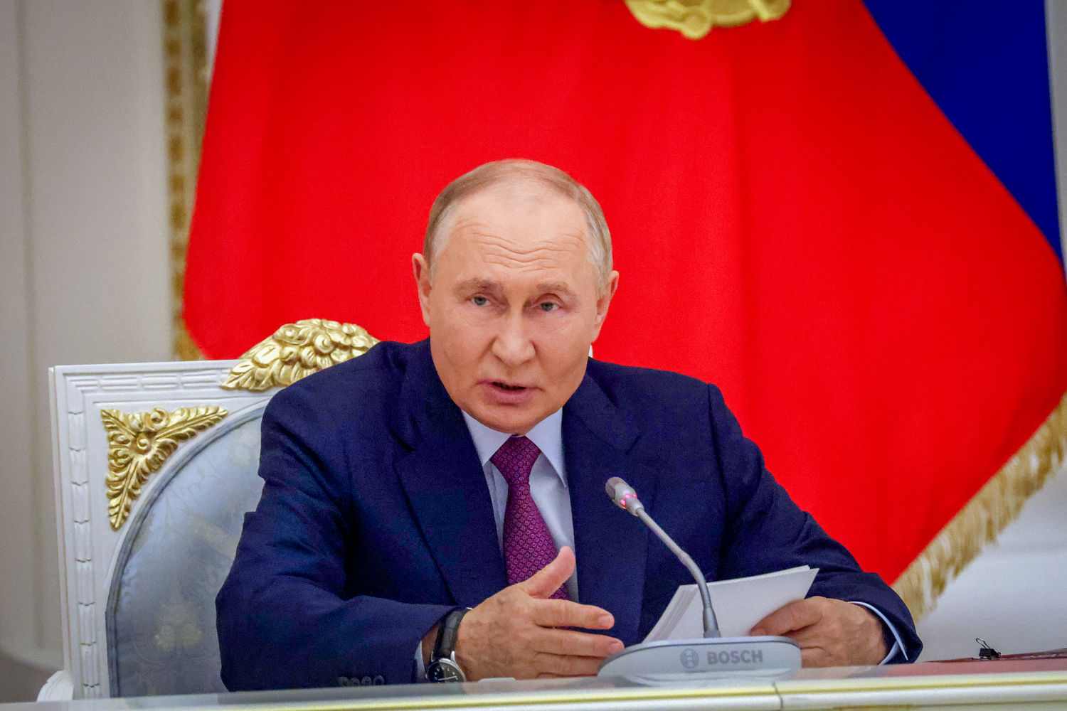 Putin issues a nuclear warning to the West over Ukraine