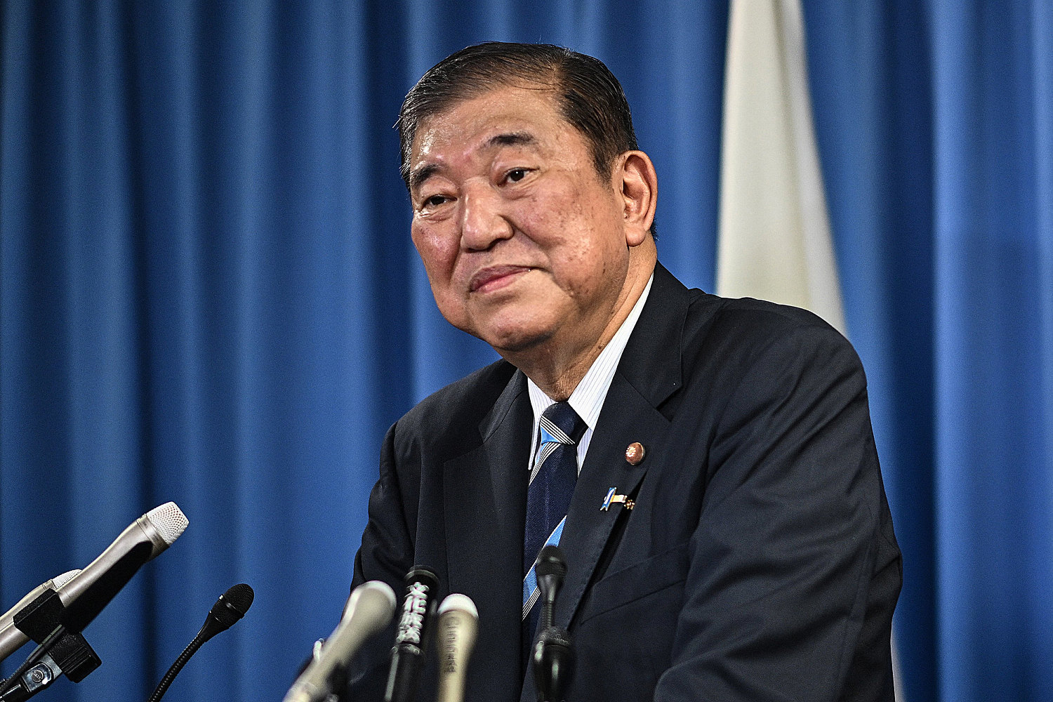 Japan's incoming leader calls general election as he seeks to unify party