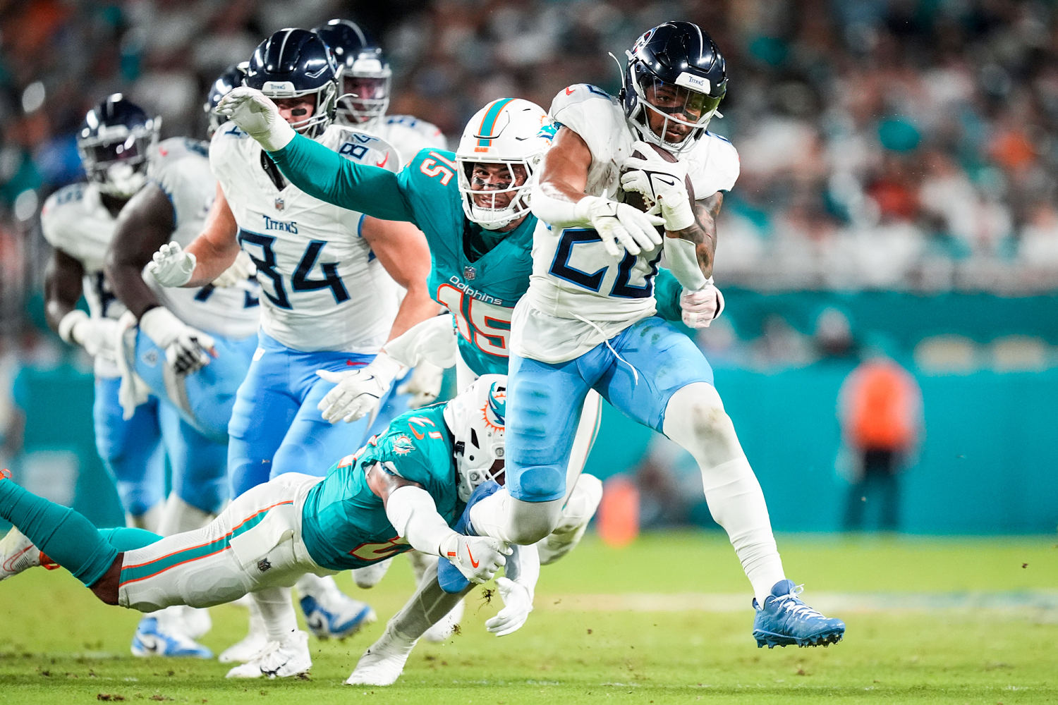 Titans trounce Dolphins, Lions best Seahawks in 'Monday Night Football'