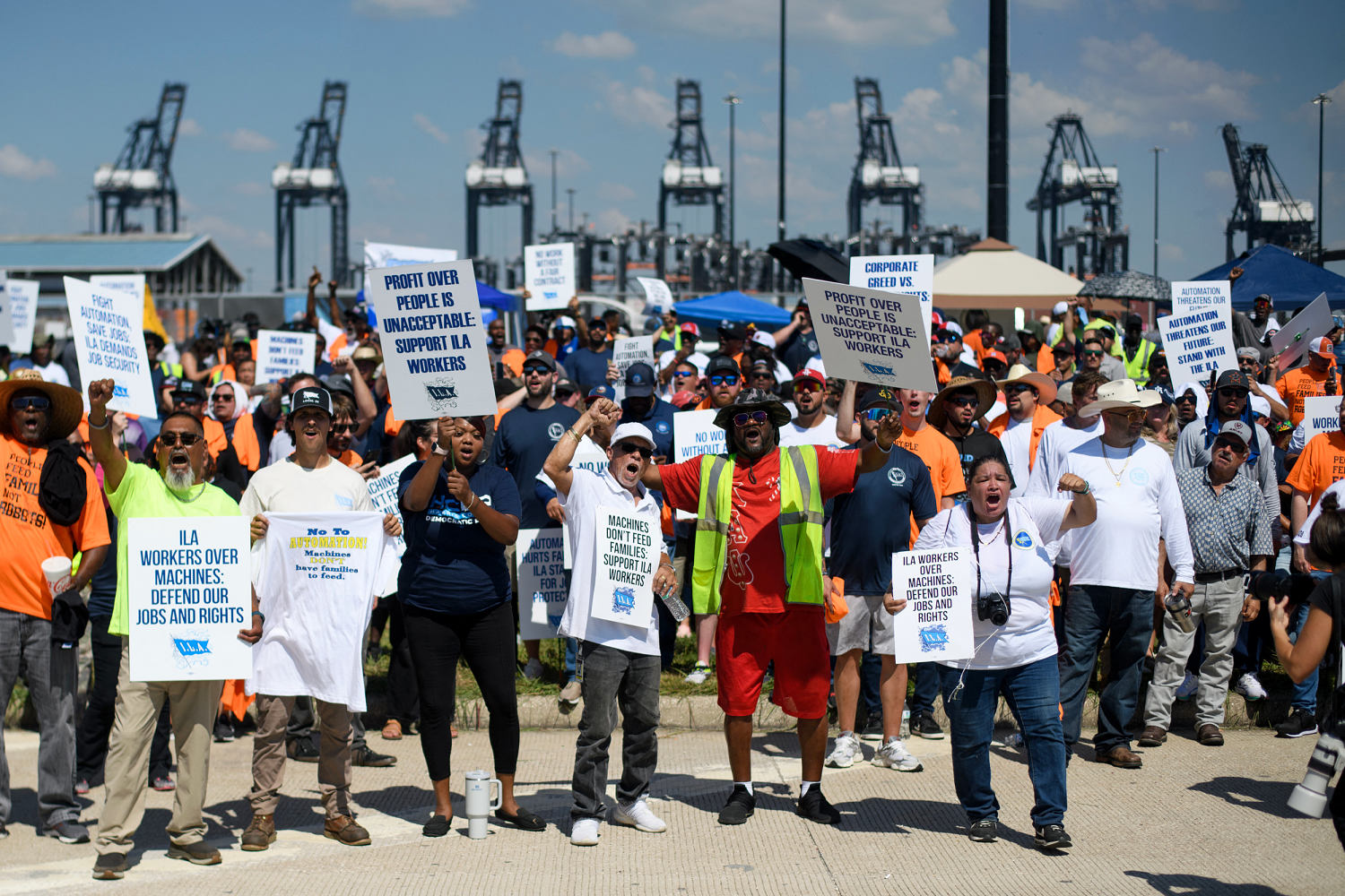 Port strike squeezes banana supplies, but most grocery shelves should be well stocked for weeks