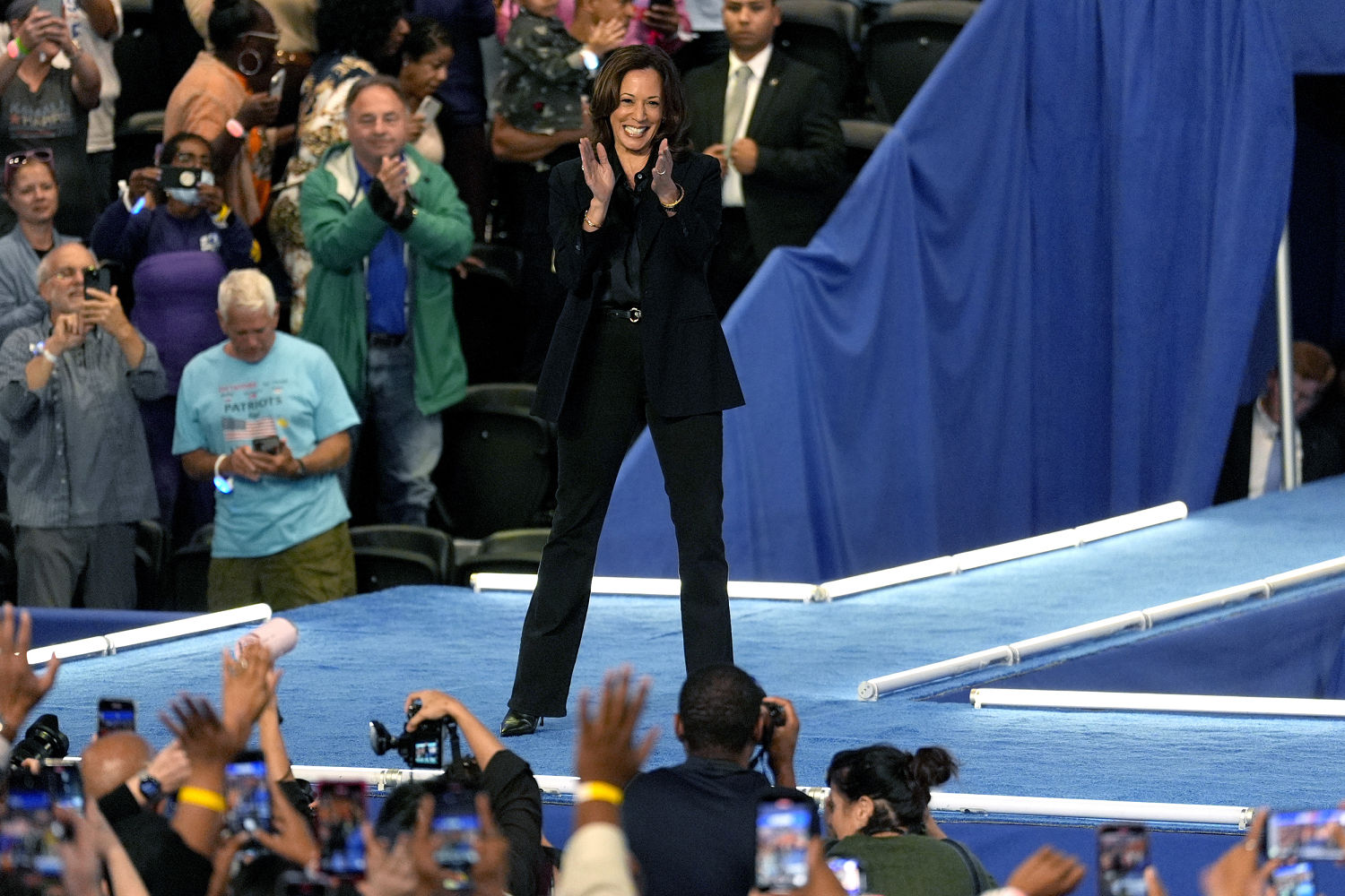 241004 kamala harris flint wm 310p 816fb5