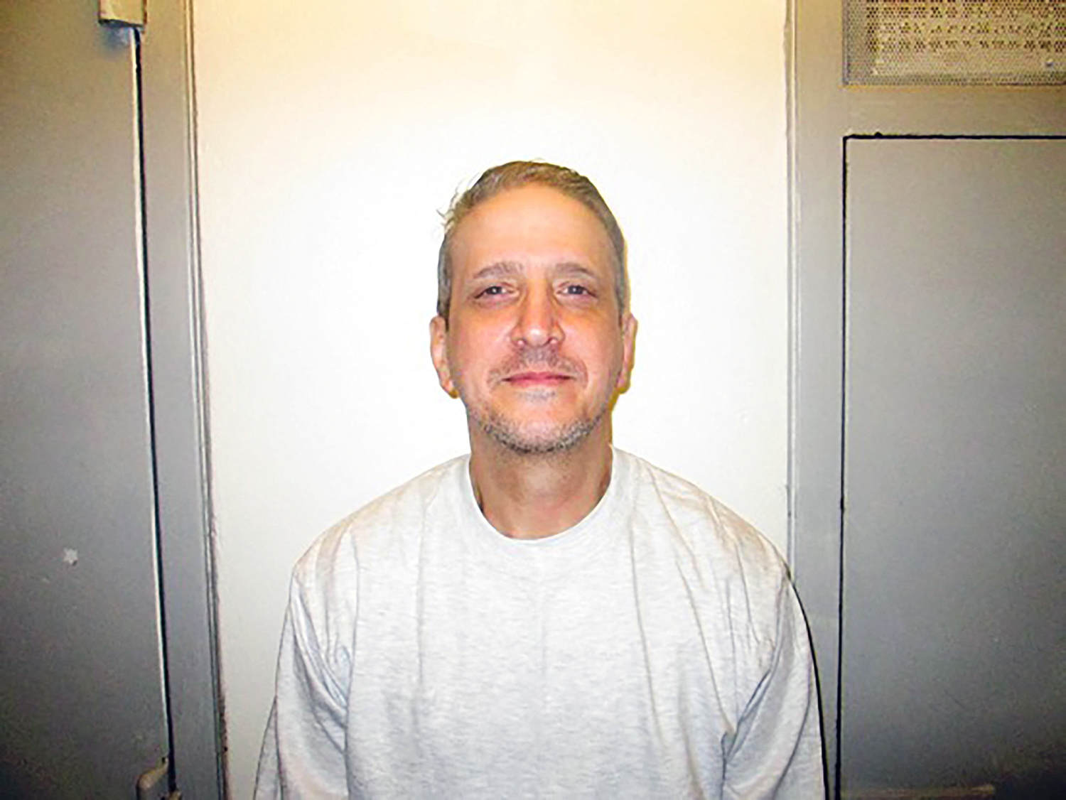 Supreme Court throws out Oklahoma death row inmate's conviction