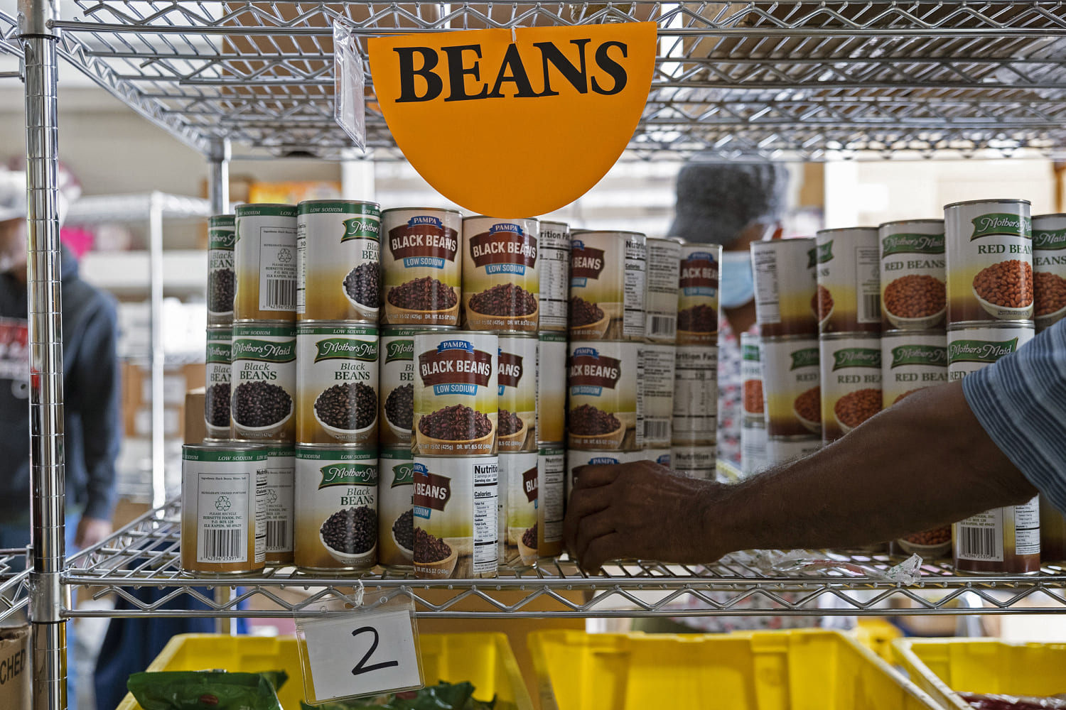 In key swing states, the lines at food banks are growing longer