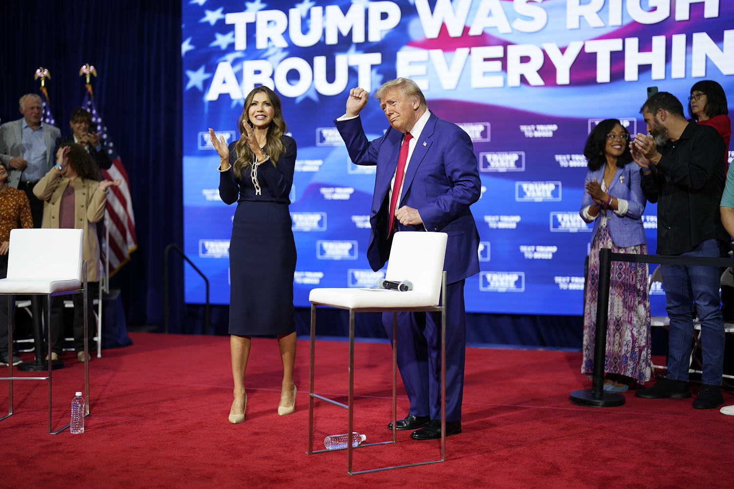 Trump turns political event into surreal listening party