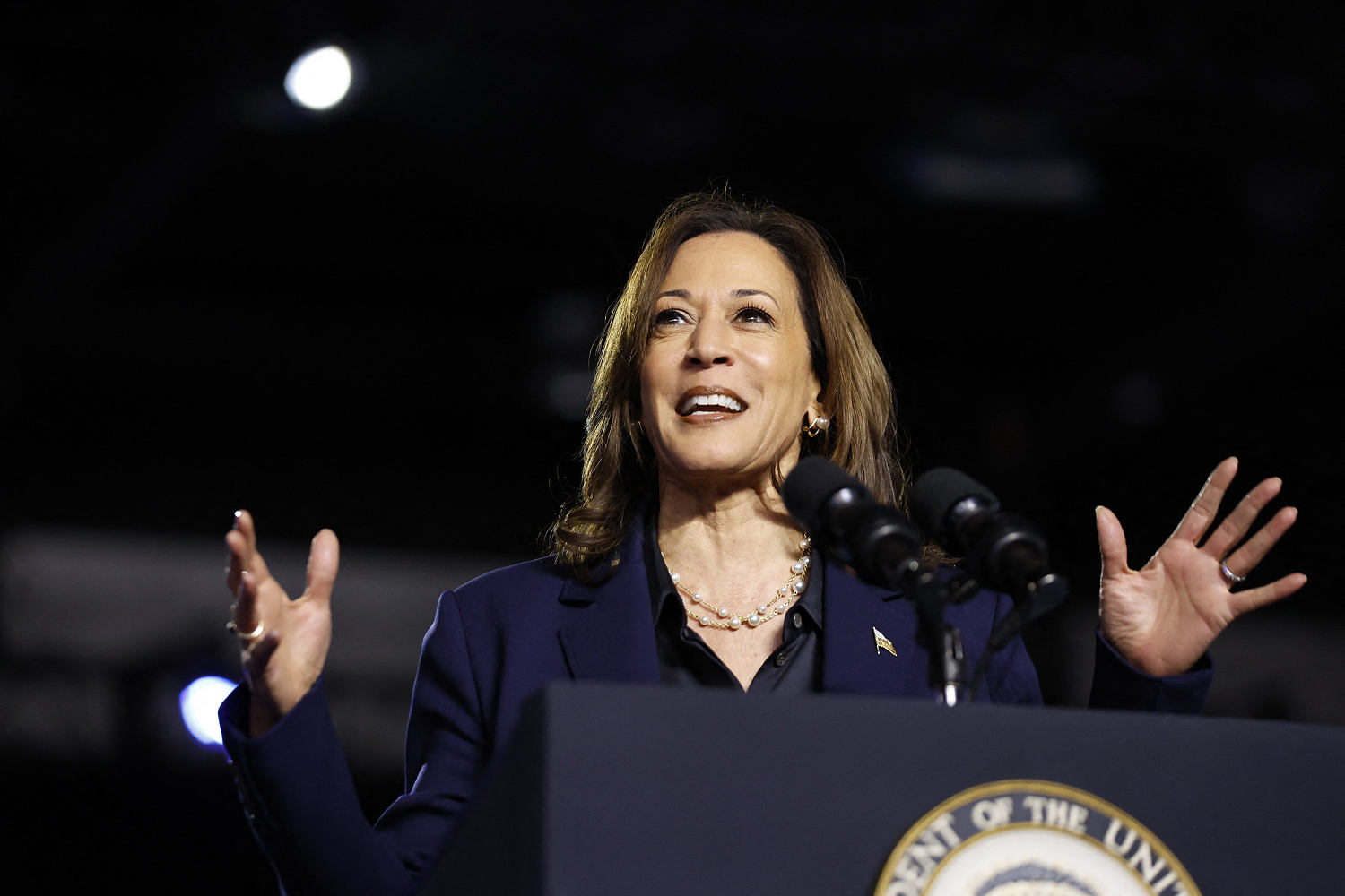 241017 Green Bay Wisc kamala harris ac 825p eaa083