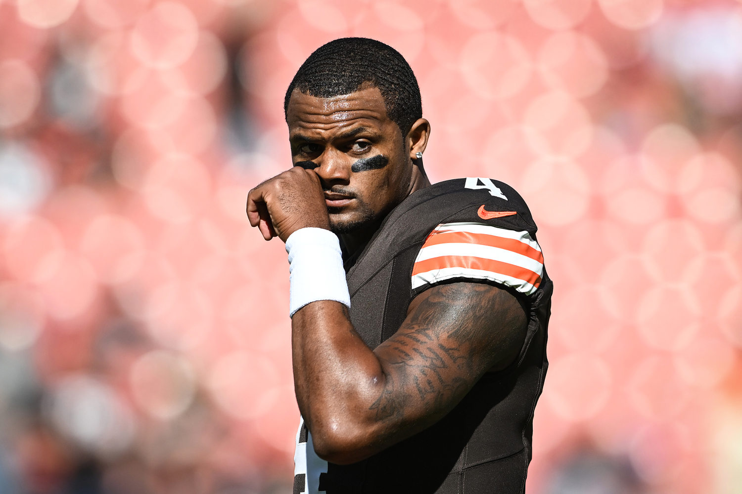 Browns QB Deshaun Watson carted off with apparent right leg injury