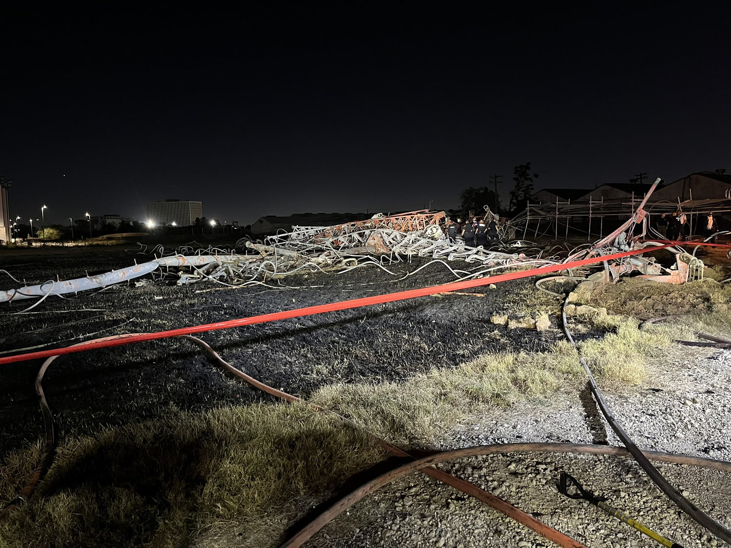 Deaths reported after helicopter carrying 4 hits radio tower in fiery Houston crash