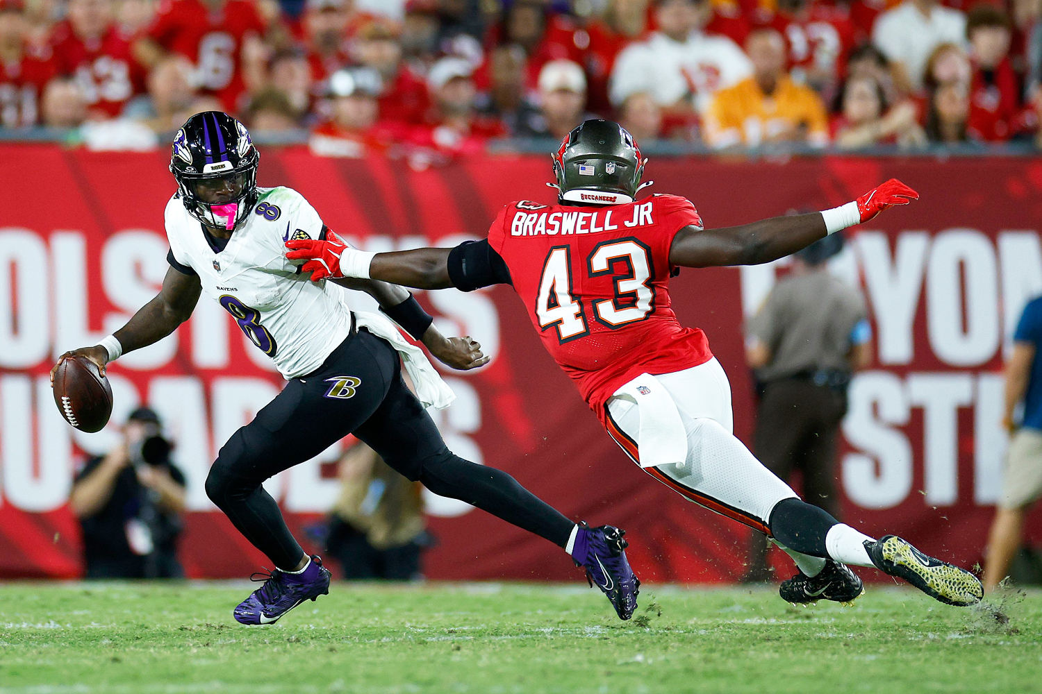 Lamar Jackson throws 5 touchdowns as Ravens beat Bucs 41-31