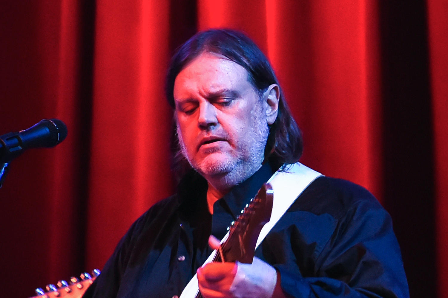 Matthew Sweet, alt-rocker known for '90s hit 'Girlfriend,' suffers 'debilitating' stroke on tour