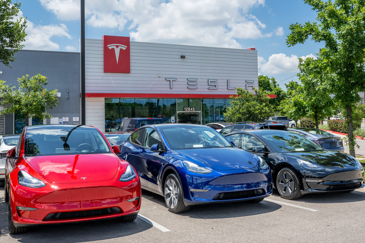 Tesla owners are trading in their EVs at record levels, Edmunds says