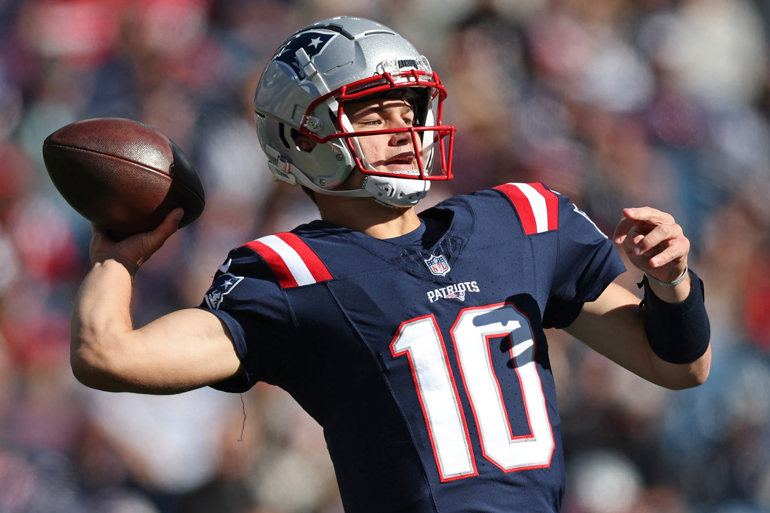 Patriots quarterback Drake Maye won't return against Jets after suffering a concussion